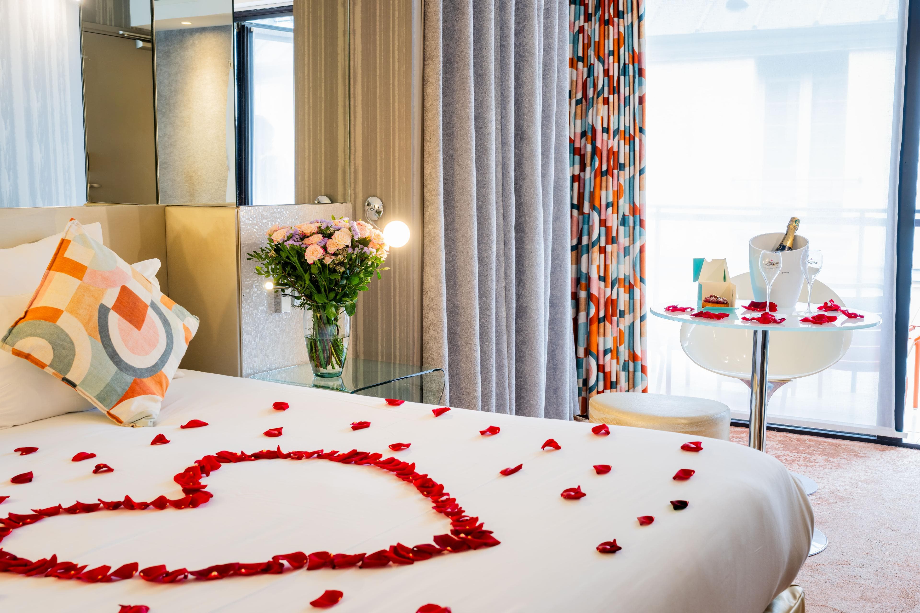 7 Eiffel Hotel by Malone