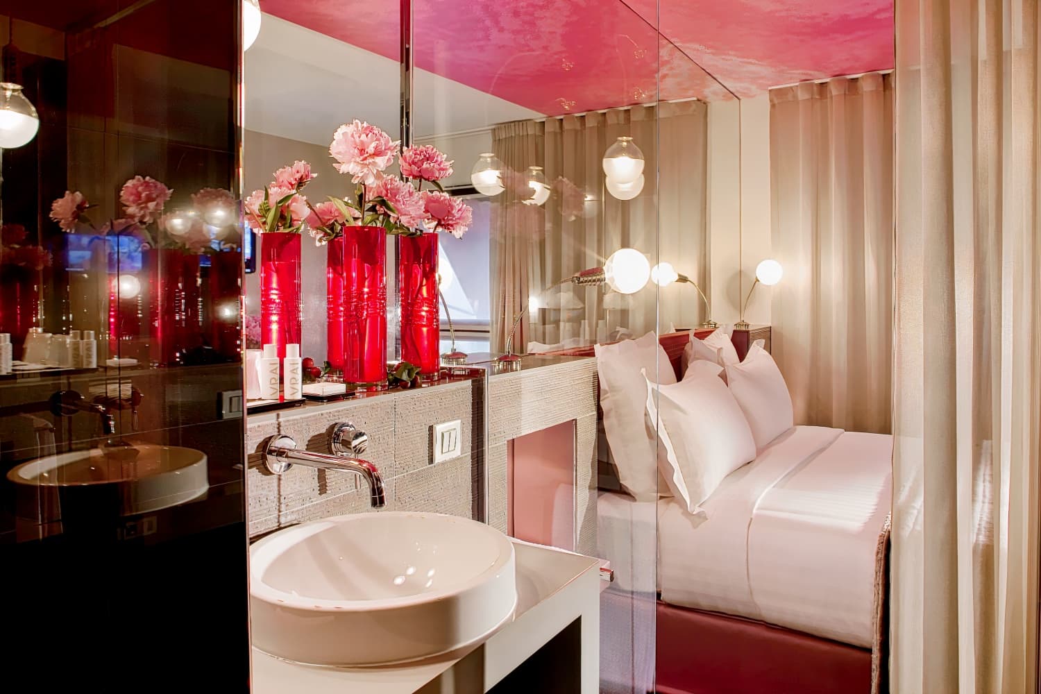 7 Eiffel Hotel by Malone