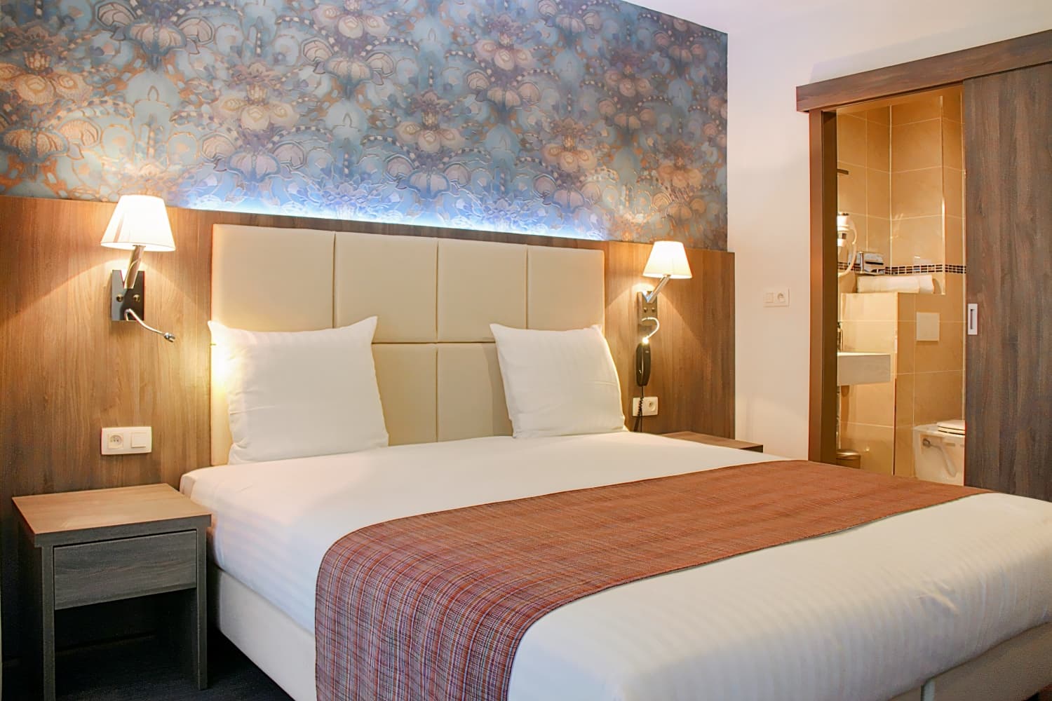Dansaert Hotel