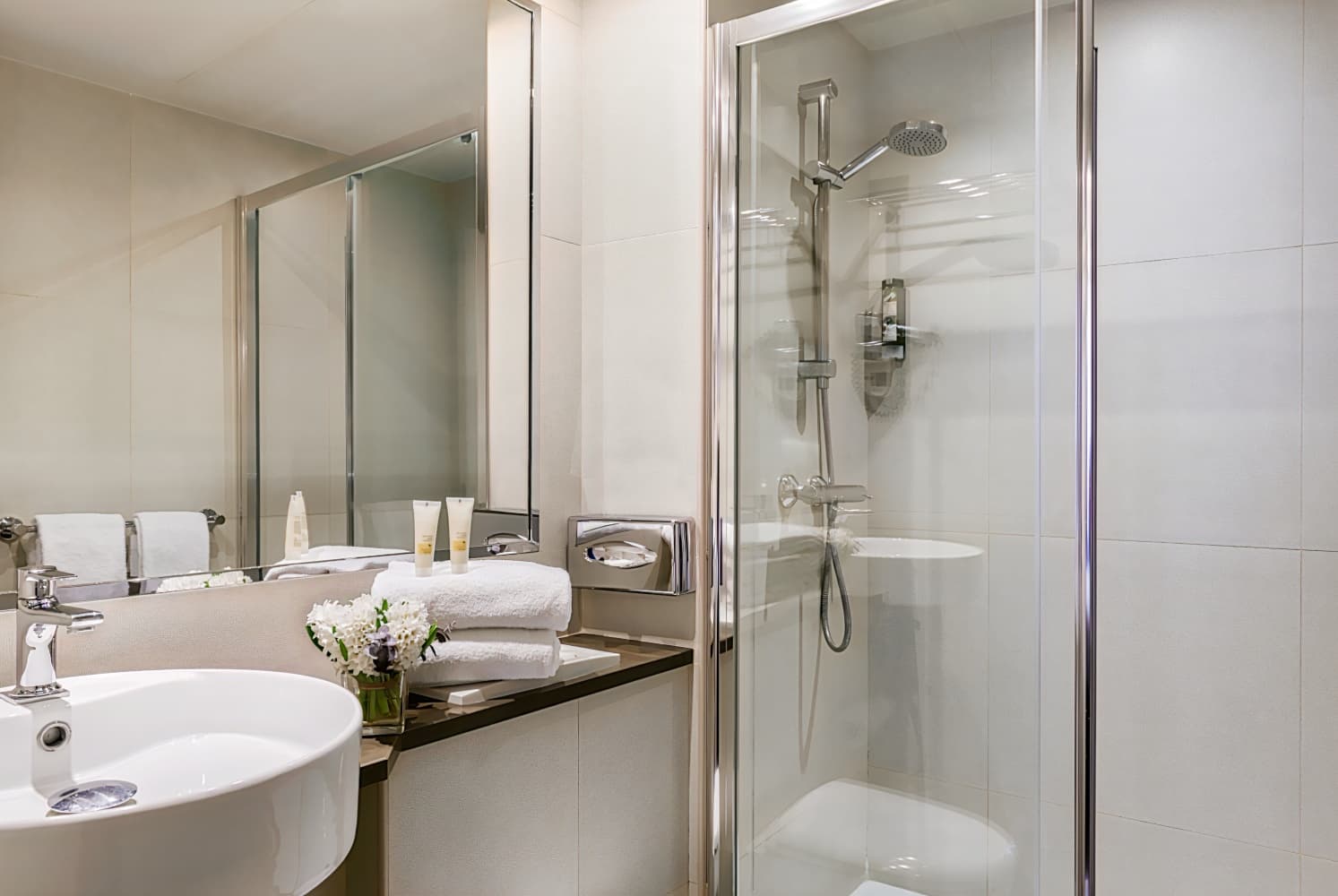 Hôtel De Neuve by HappyCulture