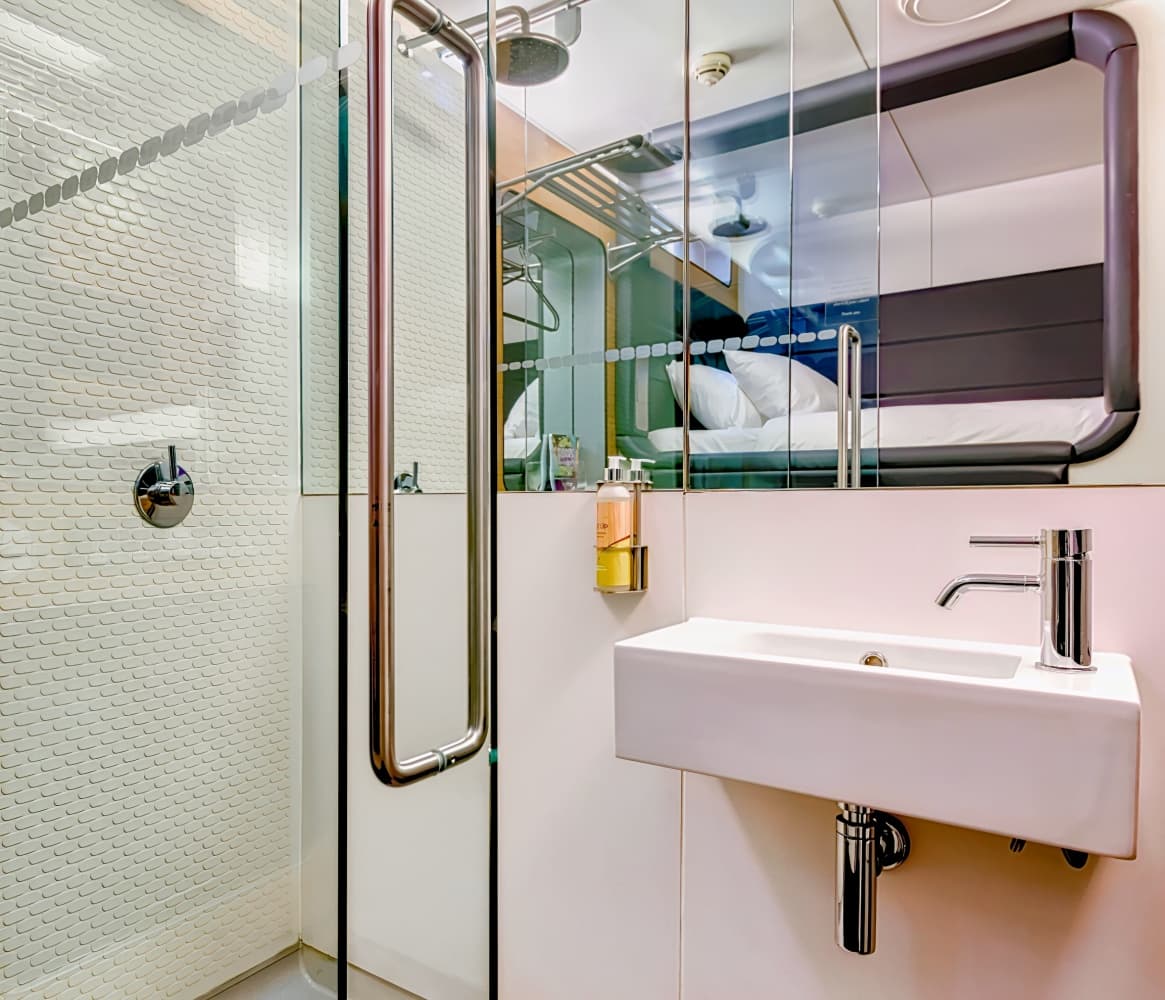 YOTELAIR Amsterdam Schiphol - transit hotel (airside)