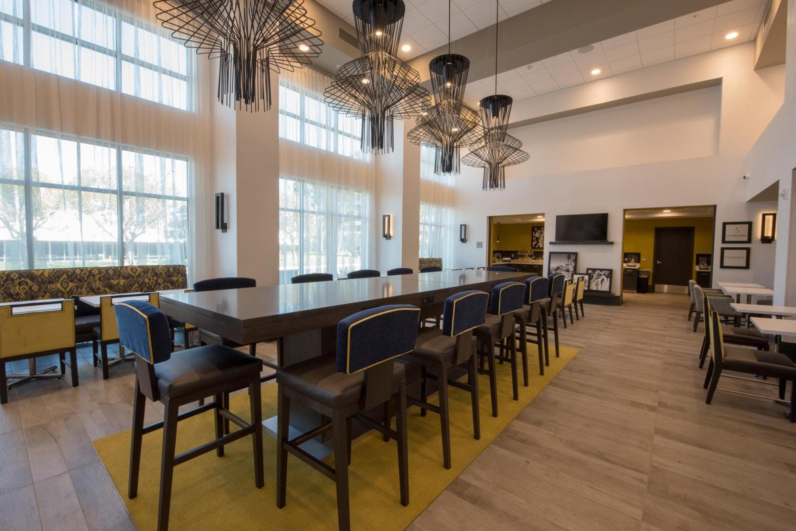 Hampton Inn & Suites by Hilton Irvine - Orange County Airport