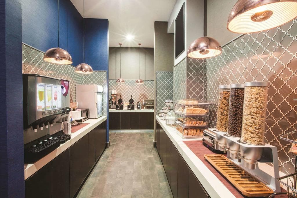 La Quinta Inn & Suites by Wyndham Dallas Downtown