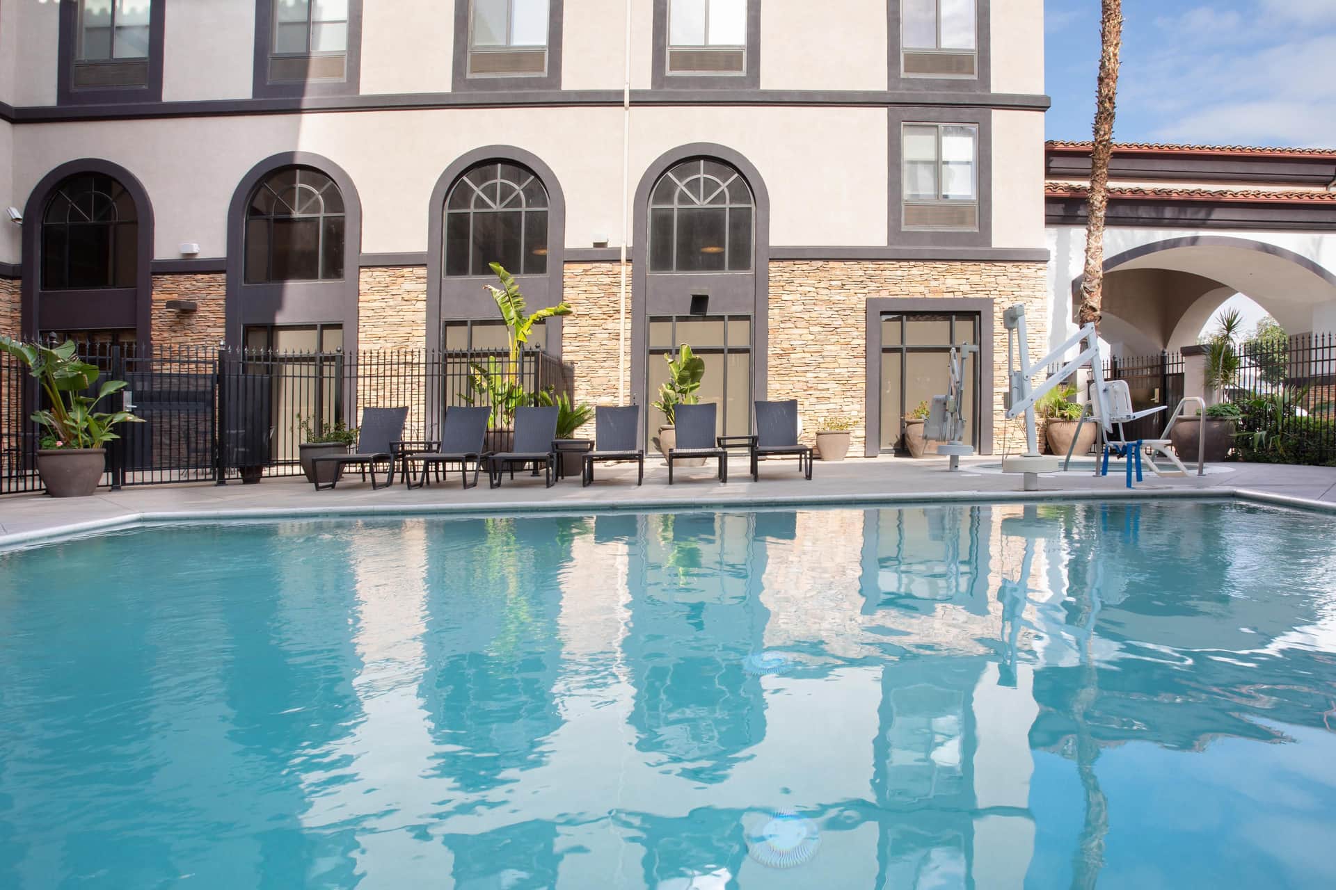 Holiday Inn Express & Suites Ontario Airport, an IHG Hotel