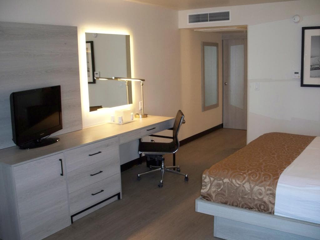 Ramada by Wyndham Burbank Airport