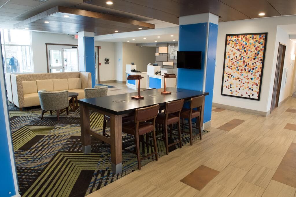 Holiday Inn Express & Suites - Merrillville