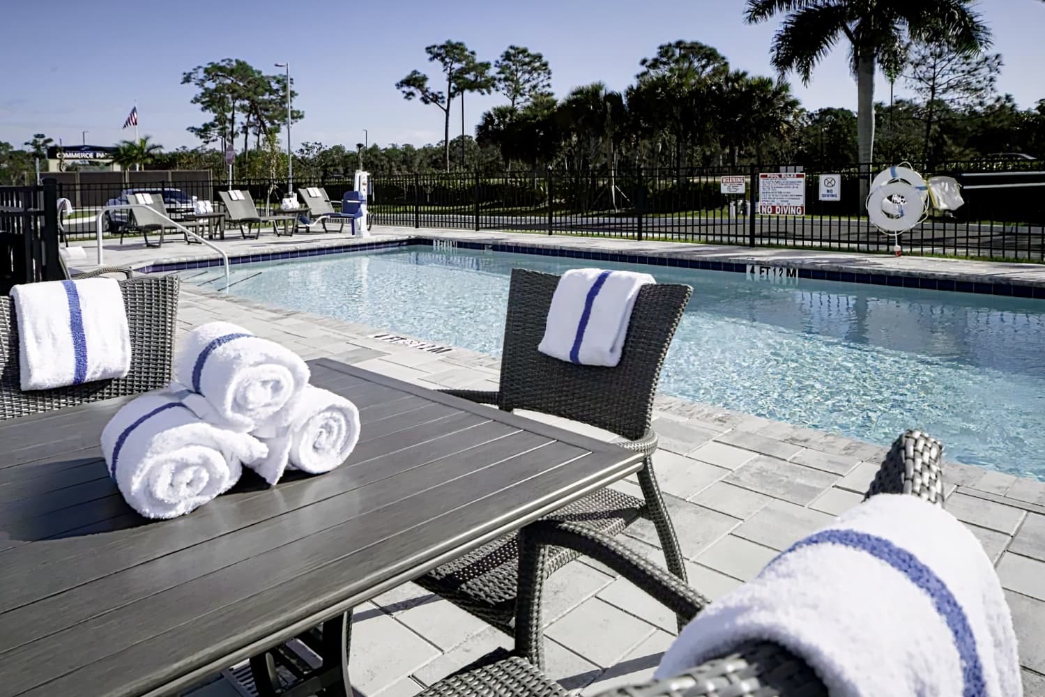 Holiday Inn Express & Suites - Fort Myers Airport