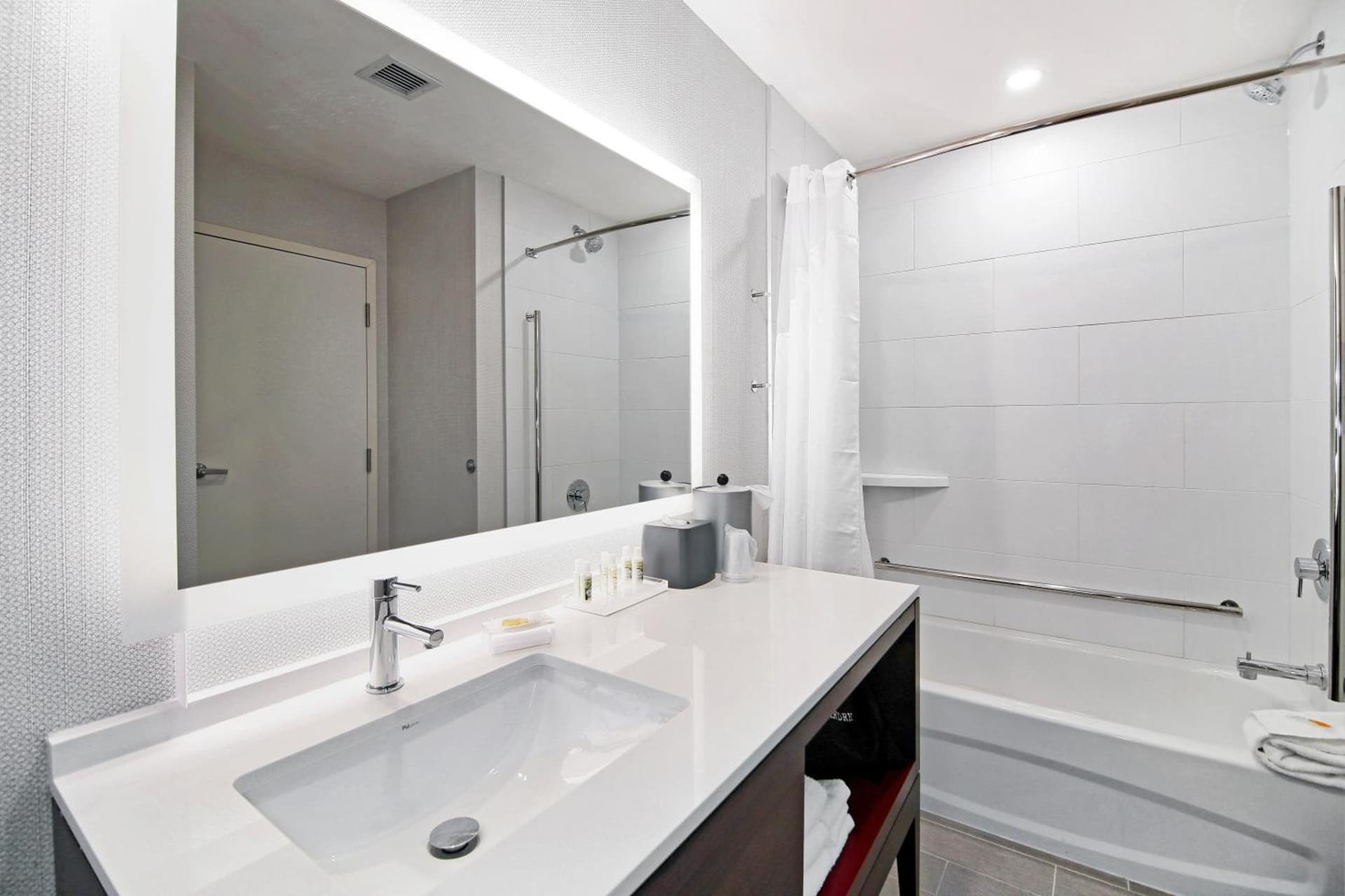 Holiday Inn & Suites Calgary Airport North by IHG