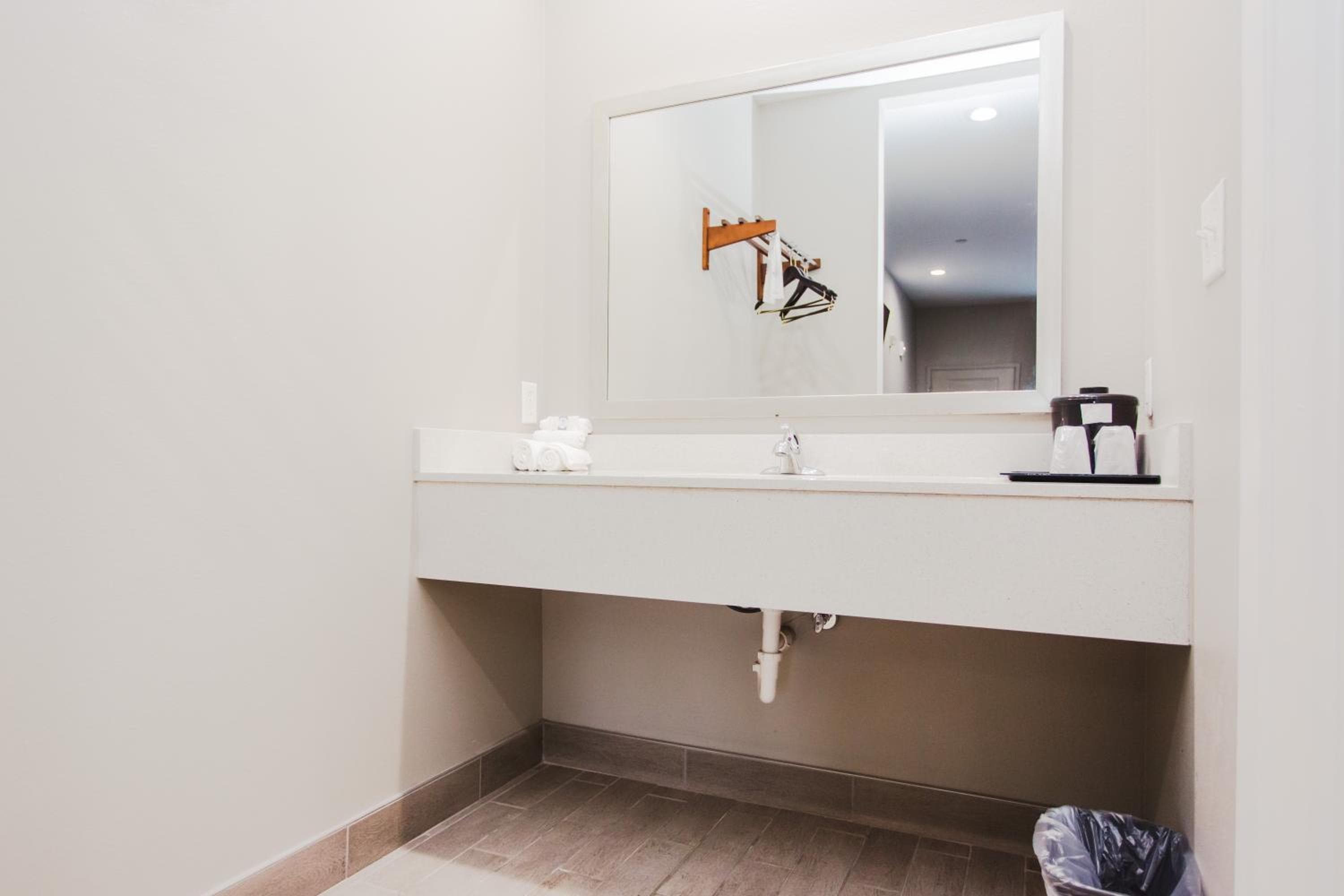 Express Inn - Spring