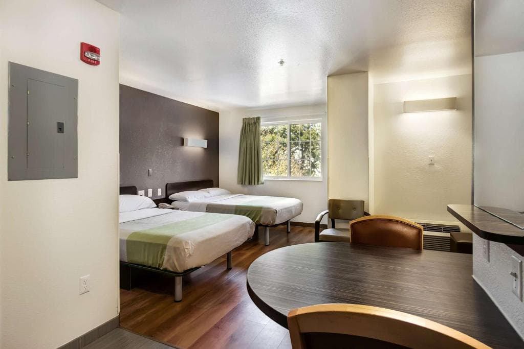 Studio 6-East Brunswick, NJ - NYC Area