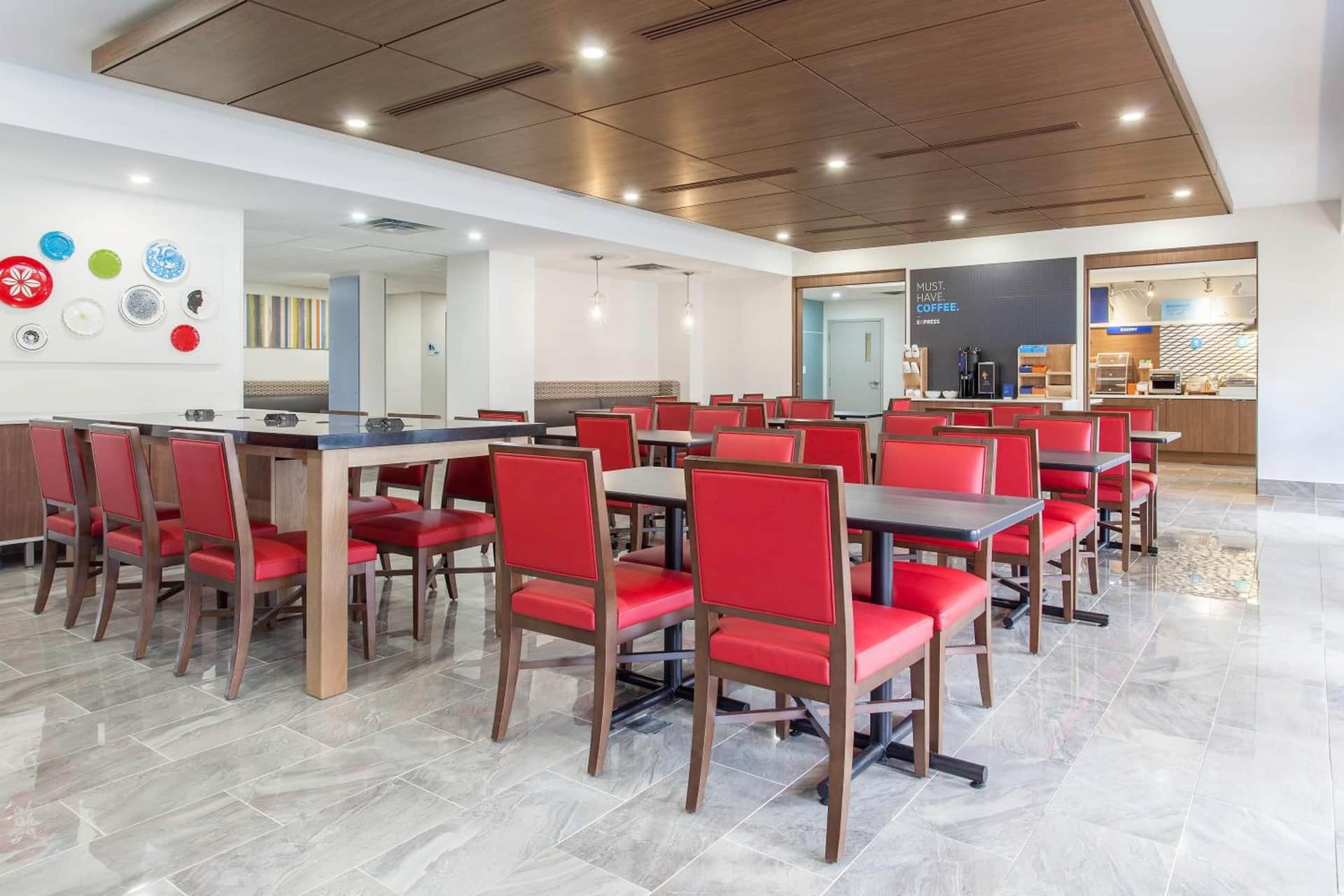 Holiday Inn Express & Suites Mississauga-Toronto Southwest, an IHG Hotel