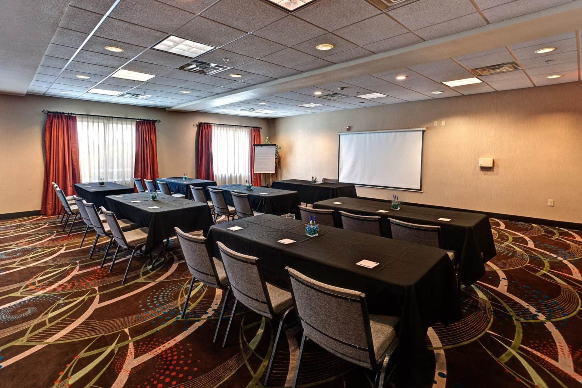 Holiday Inn Express & Suites Wichita Northwest Maize K-96