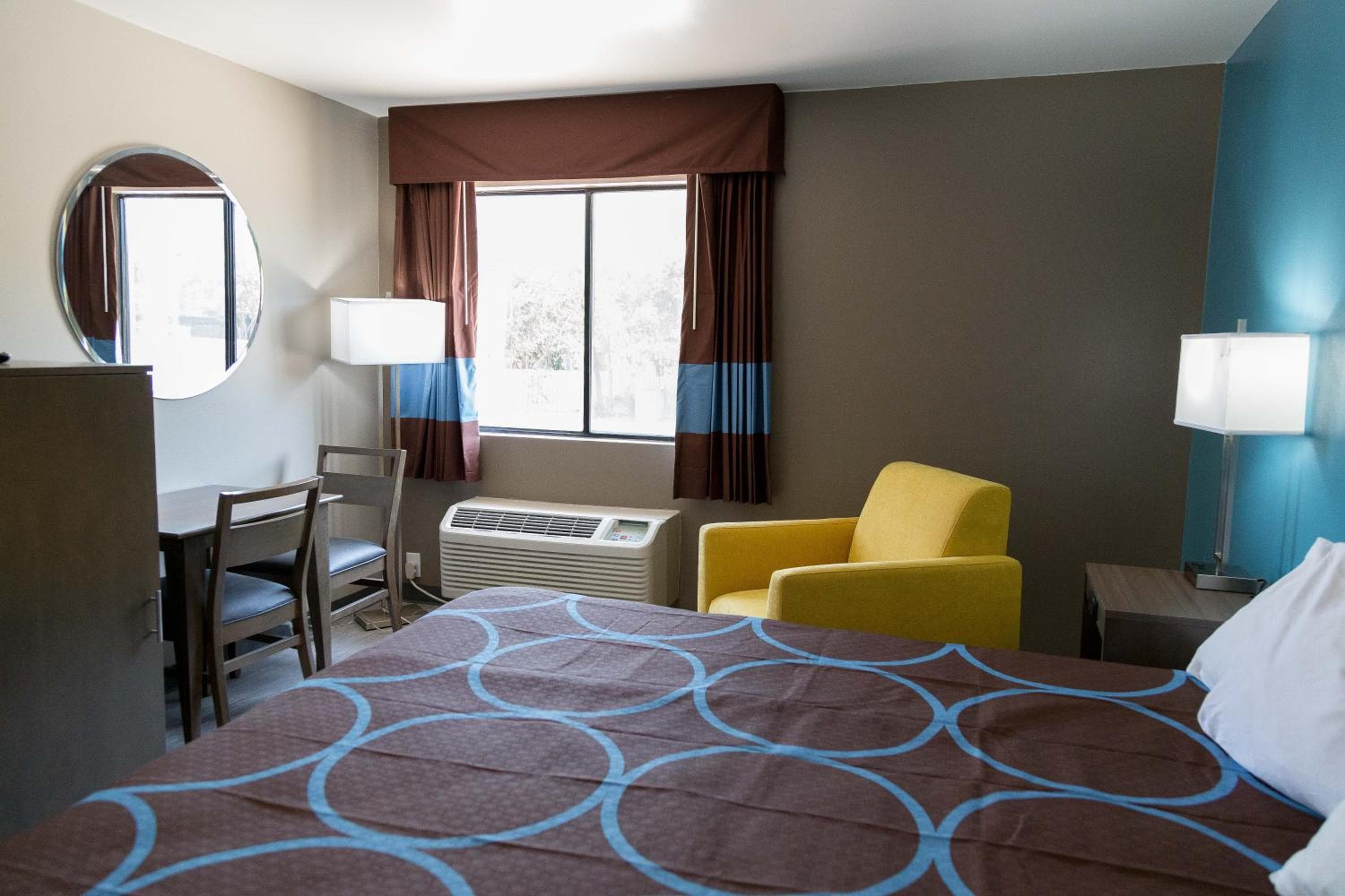 Super 8 by Wyndham Waxahachie TX