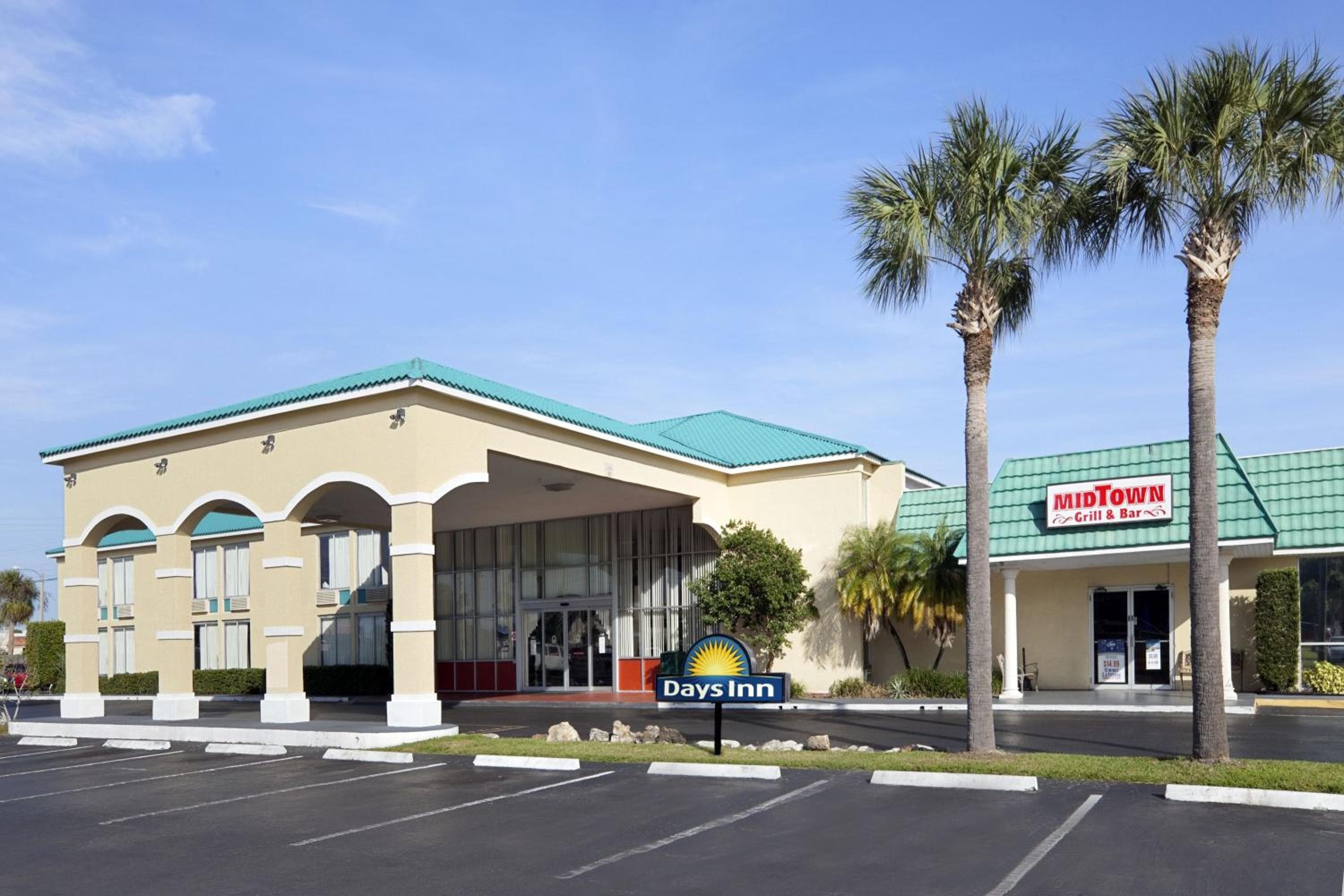Days Inn & Suites by Wyndham Fort Pierce Midtown