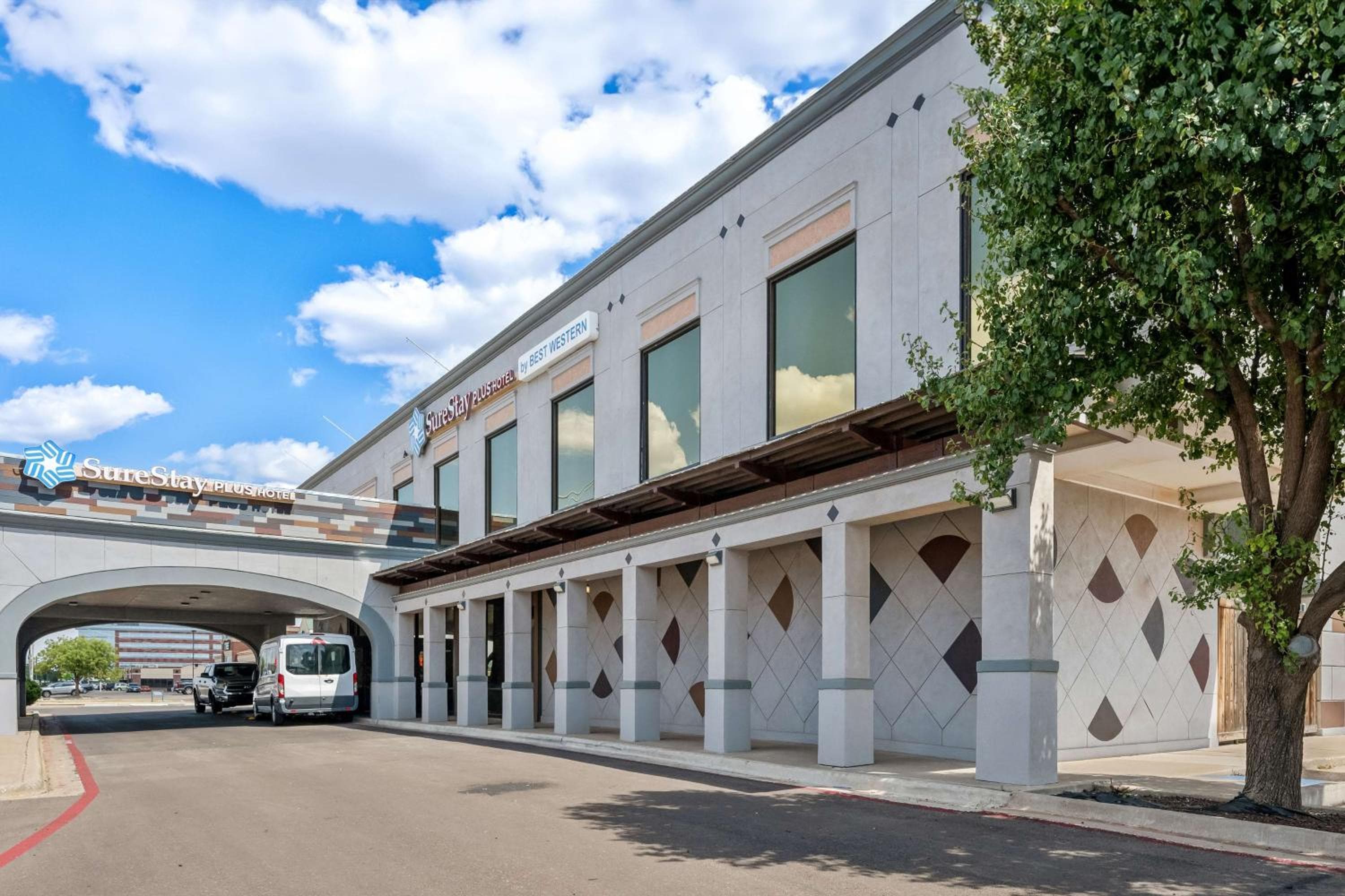 SureStay Plus Hotel by Best Western Lubbock Medical Center