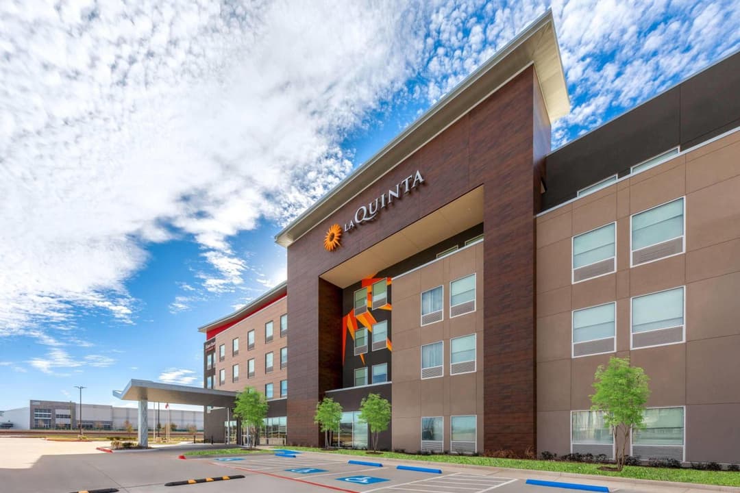 La Quinta Inn & Suites by Wyndham DeSoto