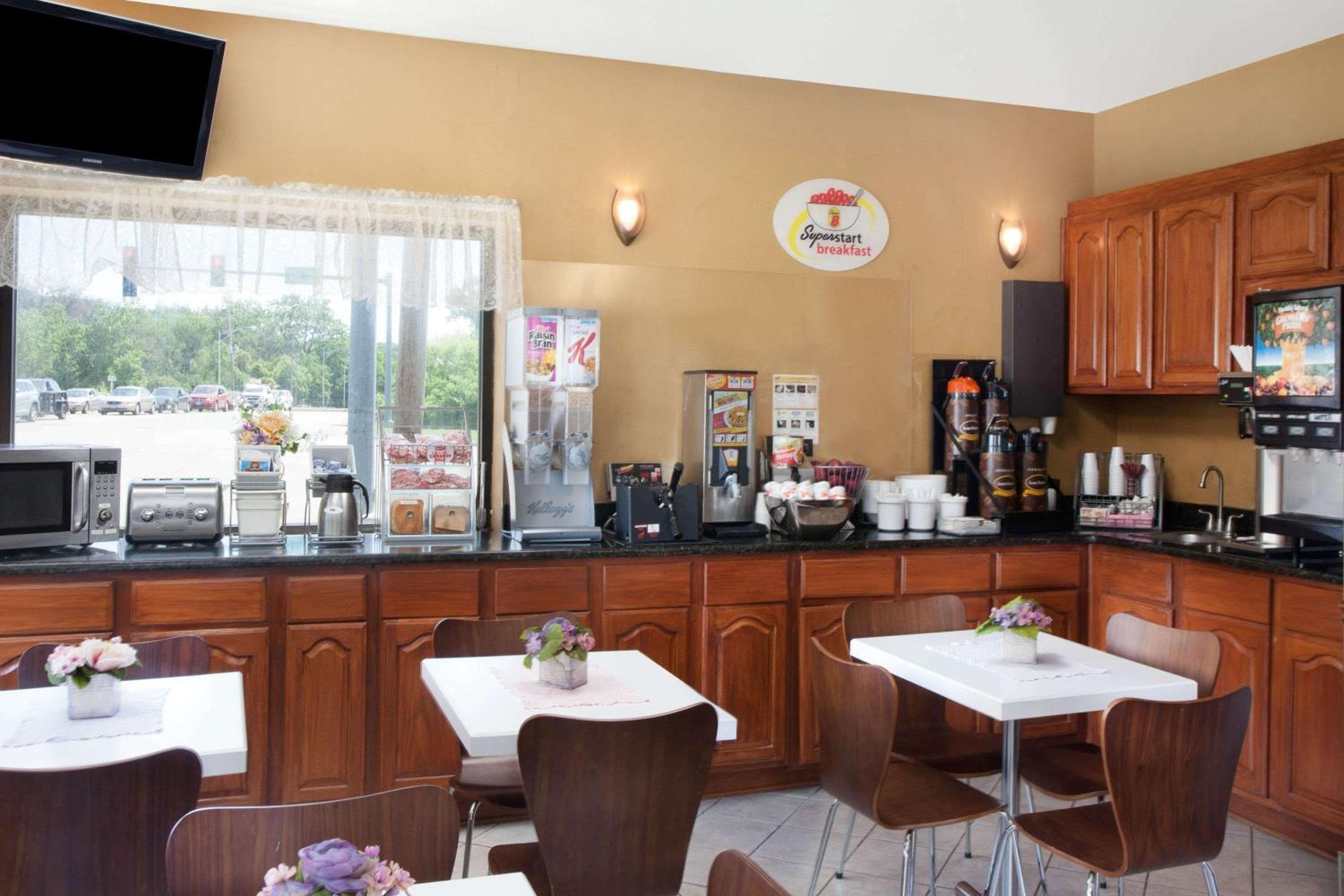 Super 8 by Wyndham Chicago IL