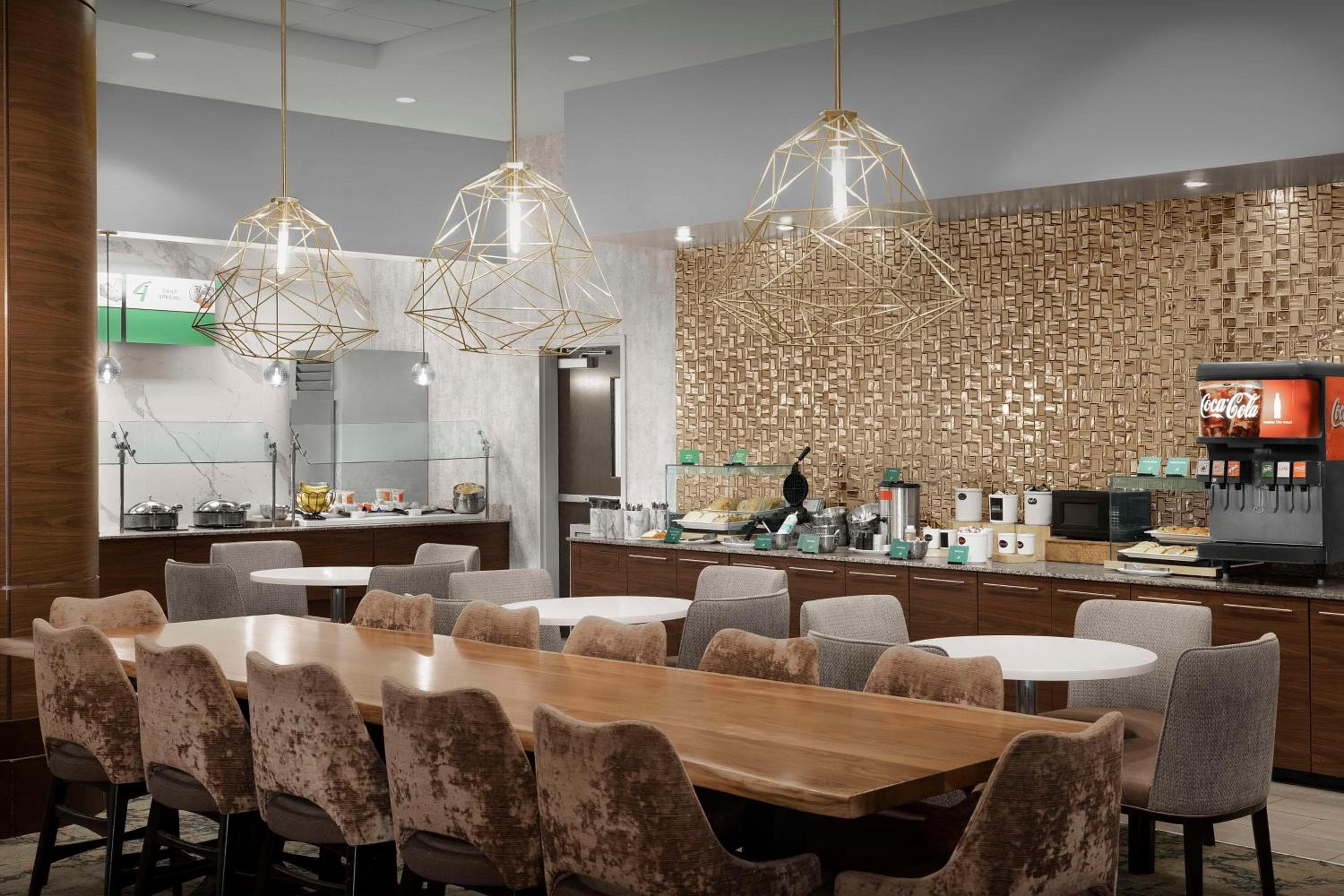 Embassy Suites by Hilton Atlanta Kennesaw Town Center