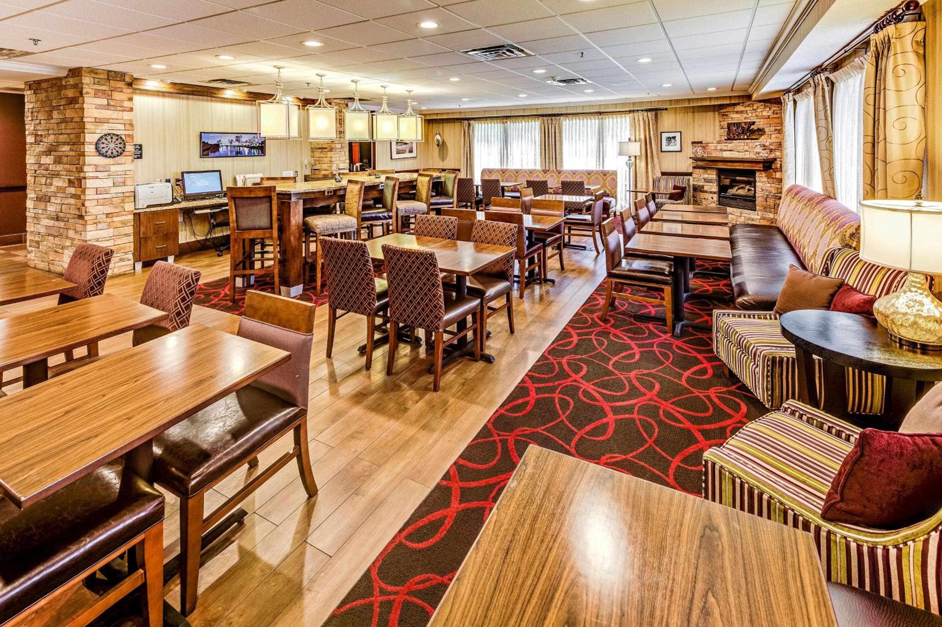 Hampton Inn by Hilton Columbus I-70E/Hamilton Rd.