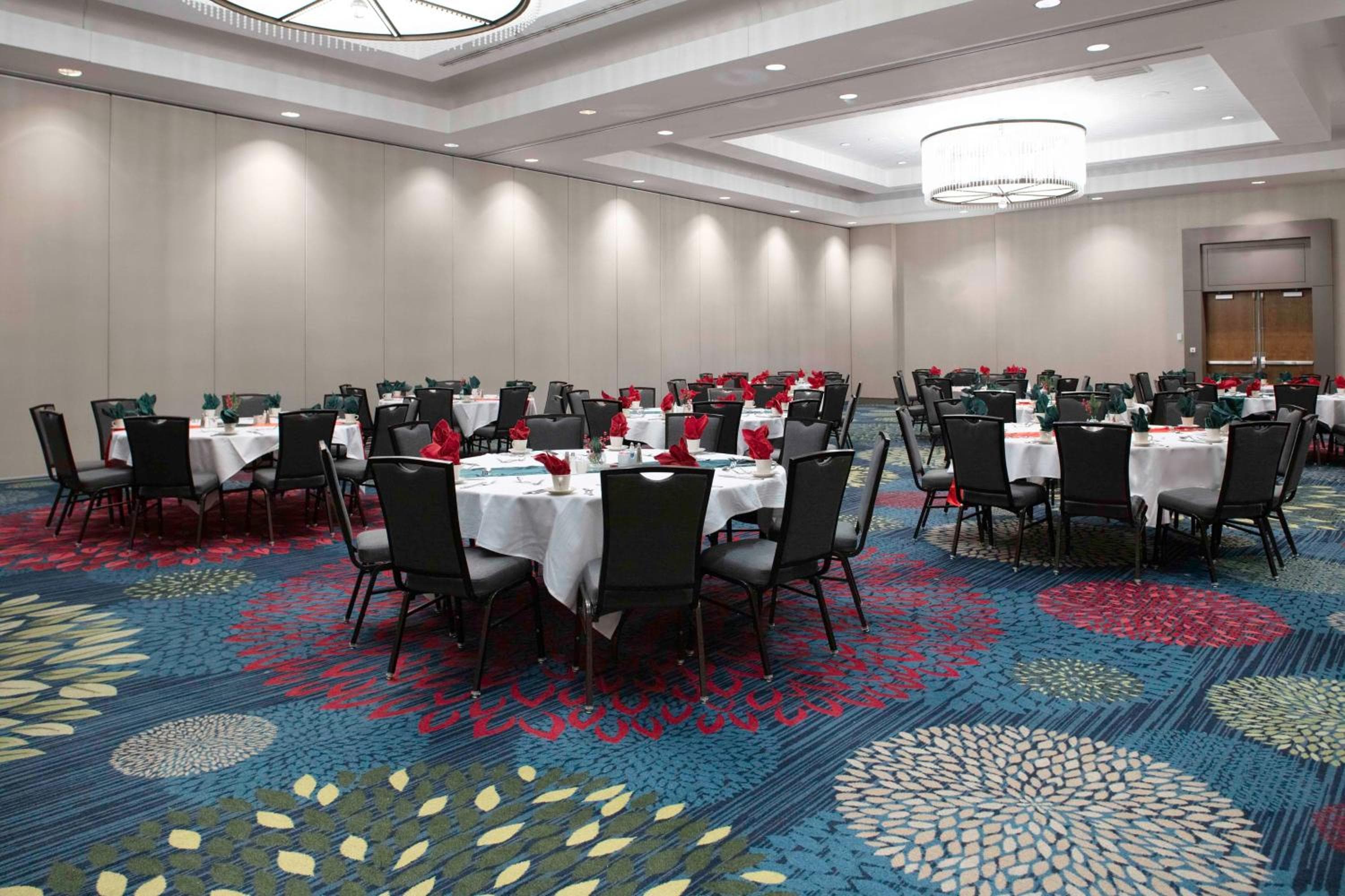 DoubleTree by Hilton Kansas City - Overland Park