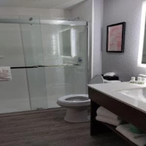 Hawthorn Extended Stay by Wyndham Bedford - Dallas