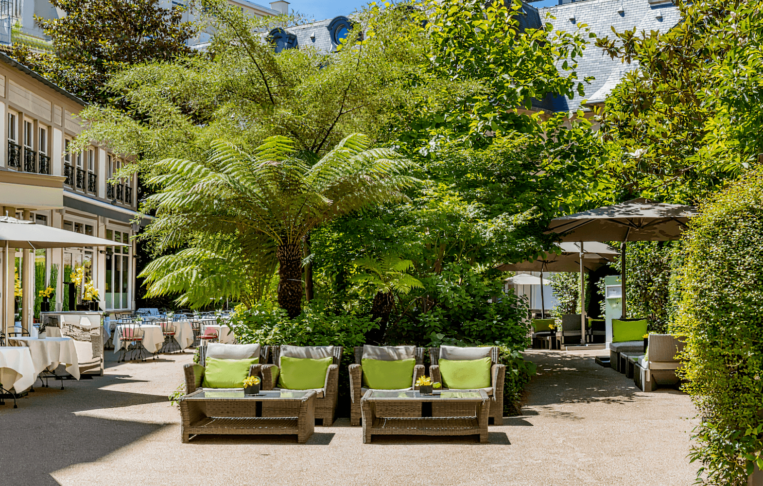 Renaissance Paris Nobel Tour Eiffel