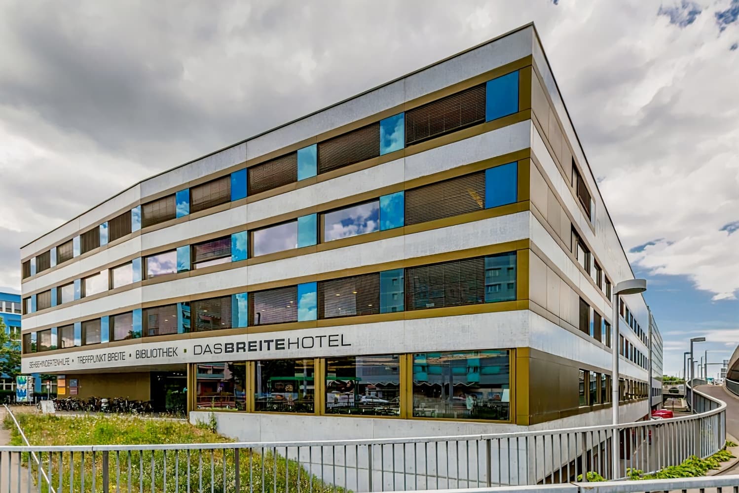 Dasbreitehotel am Rhein